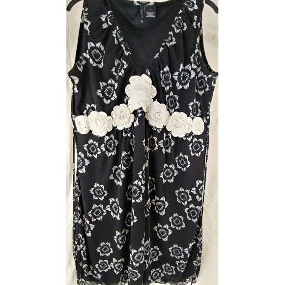 New Directions Dresses & Skirts - New Directions Womens  flowers dress Black Sz L
